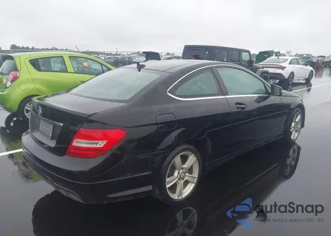 2014 Mercedes-Benz C 250 250 z USA, uszkodzony, nr VIN WDDGJ4HB5EG289213